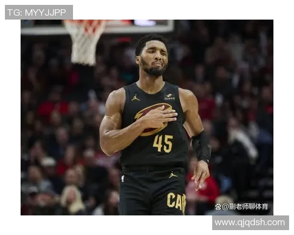 米切尔三节轰下31分末节遭遇低迷全场25中12仅得4分并失误两次 米切尔三节轰下31分末节遭遇低迷全场25中12仅得4分并失误两次